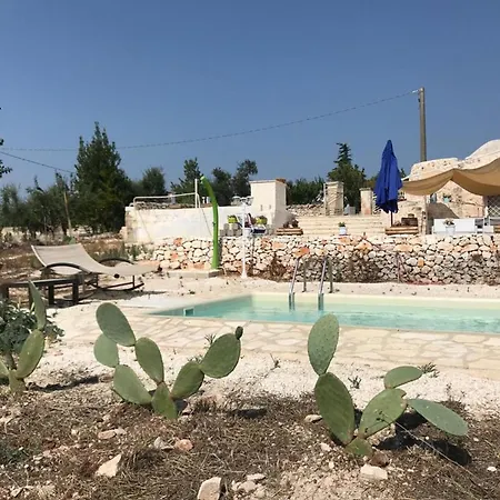 Trullo Dell Orto 度假居 *